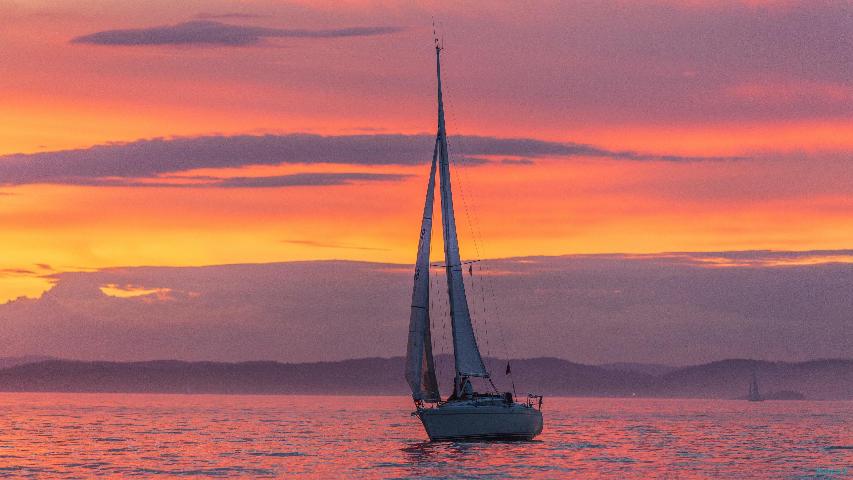 1758512-voilier-pendant-le-coucher-du-soleil-gratuit-photo.jpeg